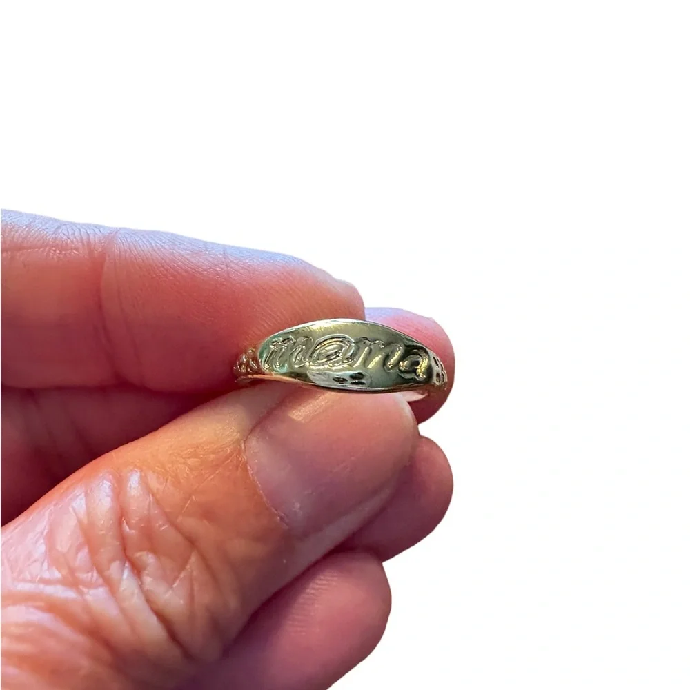Gold “Mama” Floral Minimalist Ring